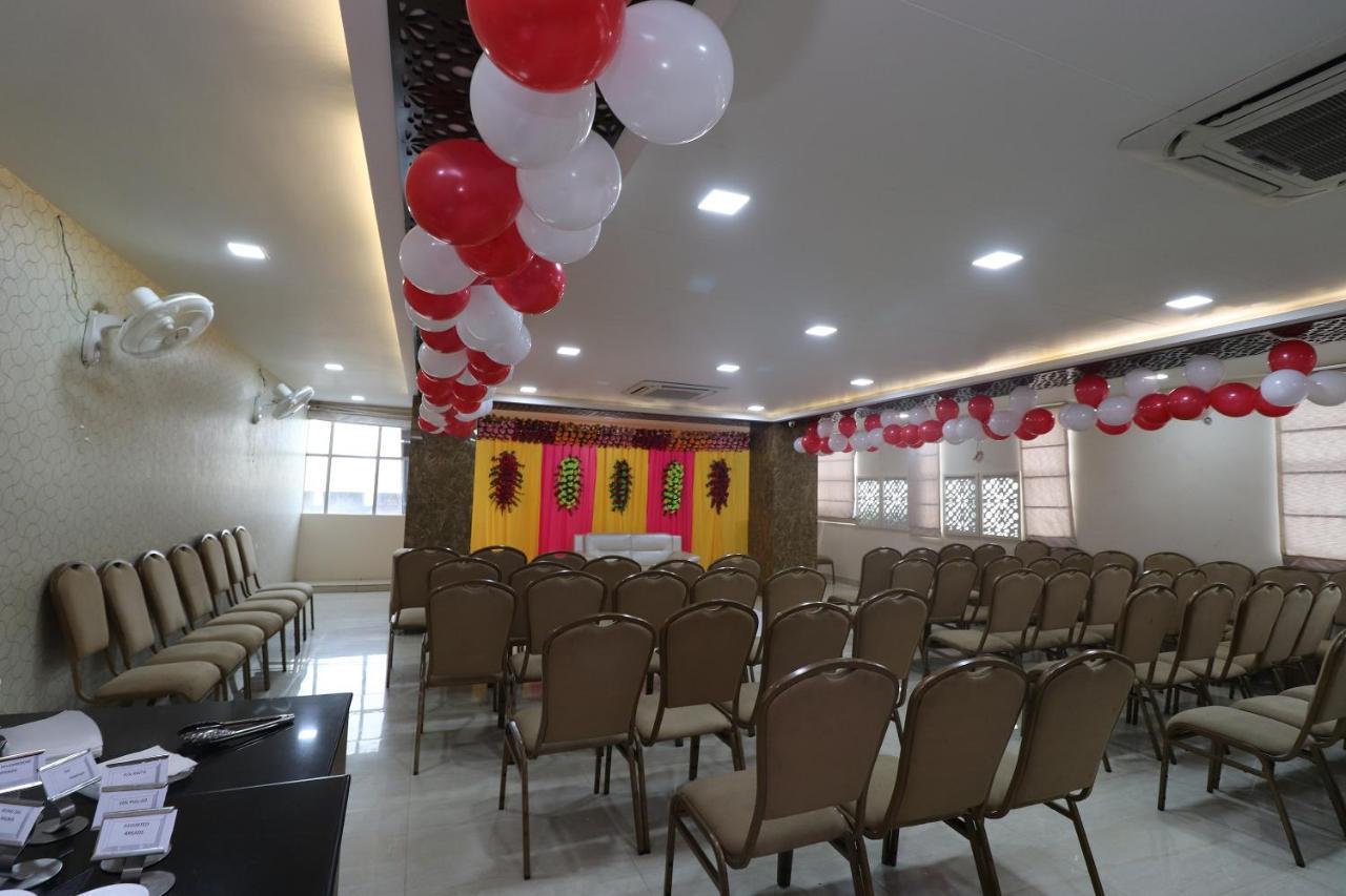 Oyo 29382 Golden Laurel Inn Deoria Zewnętrze zdjęcie